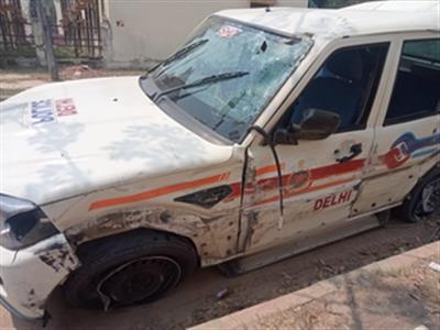 दिल्ली पुलिस की तेज़ रफ़्तार गाड़ी की चपेट में आने से एक व्यक्ति की मौत
