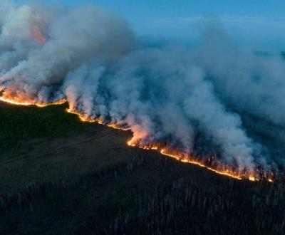 जंगल की आग से प्रभावित कनाडा से 6,600 लोगों को निकाला 