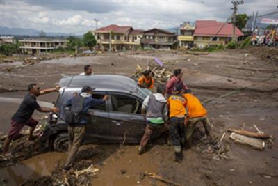 इंडोनेशिया में लावा बाढ़ से मरने वालों की संख्या बढ़कर 58 हो गई, बचाव कार्य जारी