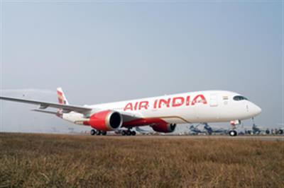 पुणे हवाईअड्डे पर एयर इंडिया का विमान टग ट्रैक्टर से टकराने से बच गया, यात्री सुरक्षित