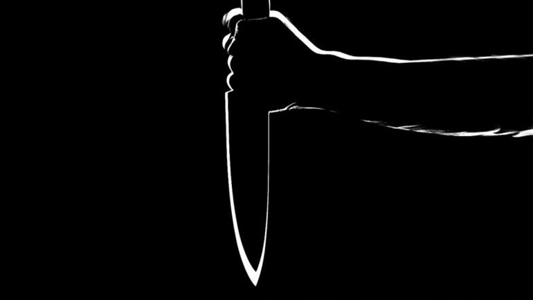 दिल्ली में युवक को चाकू मारा, वीडियो वायरल