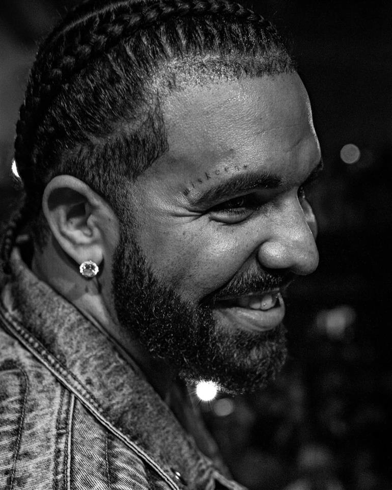 Drake gets an Arabic face tattoo