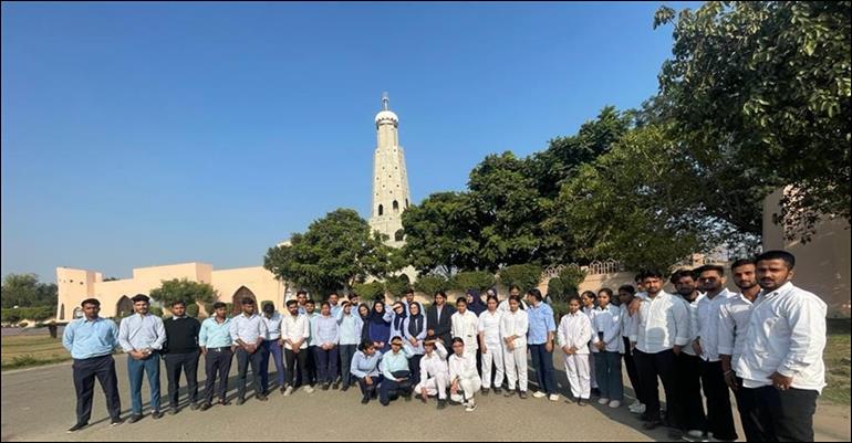 देश भगत यूनिवर्सिटी के नर्सिंग विद्यार्थियों ने छपार चिरी खुर्द का किया दौरा