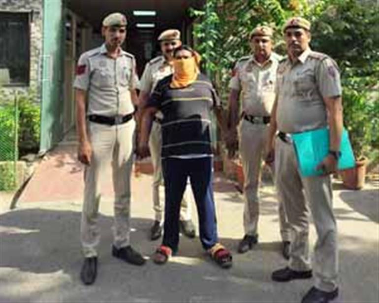 Man, wife arrested in Delhi for drug peddling