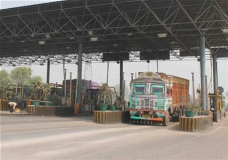 NHAI ने टोल प्लाजा पर शुल्क वसूली में अनियमितता के लिए 14 एजेंसियों पर प्रतिबंध लगाया
