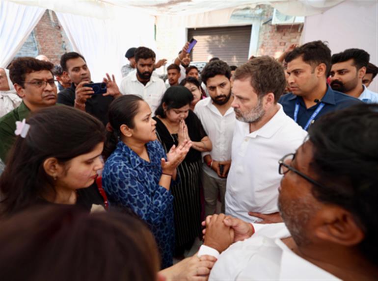 राहुल गांधी ने कानपुर में पहलगाम आतंकी हमले के पीड़ित परिवार से मुलाकात की, मदद का भरोसा दिया