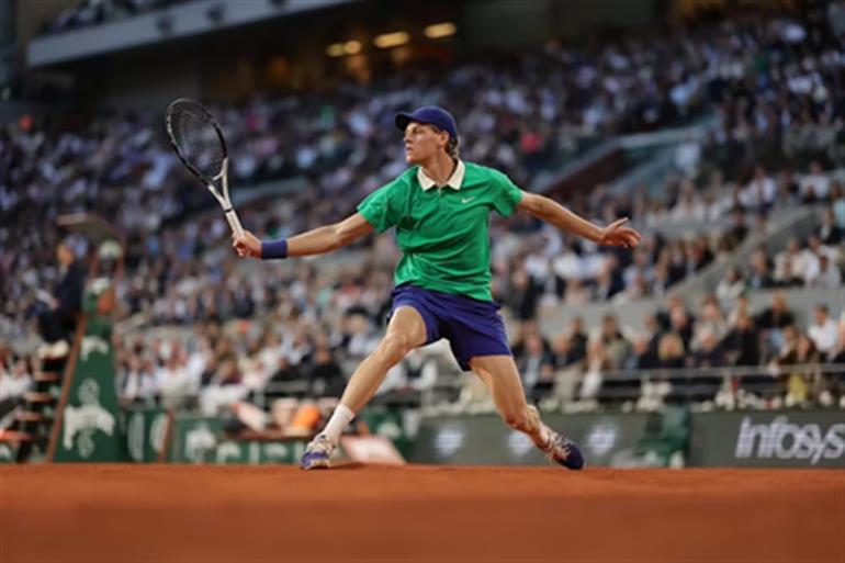 Sinner sprints into Roland Garros quarterfinals with win over Rublev