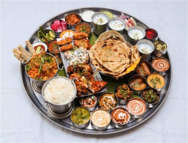 जून में महंगाई कम होने से घर में पकाए गए शाकाहारी और मांसाहारी थाली सस्ते हुए