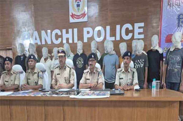 रांची में अवैध ऑनलाइन गेमिंग और सट्टेबाज़ी रैकेट का भंडाफोड़, 14 गिरफ्तार