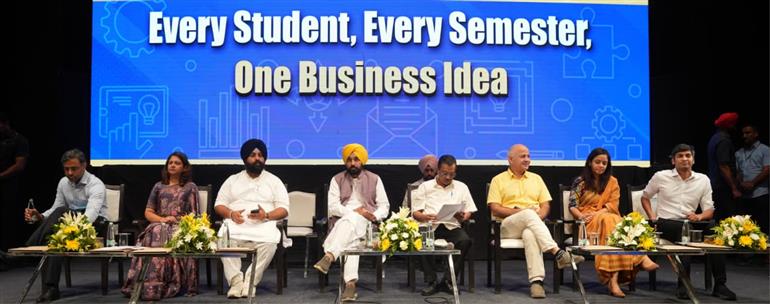 ਅਰਵਿੰਦ ਕੇਜਰਵਾਲ ਅਤੇ ਮੁੱਖ ਮੰਤਰੀ ਮਾਨ ਵੱਲੋਂ ਨੌਜਵਾਨਾਂ ਦੀ ਉੱਦਮੀ ਸੋਚ ਨੂੰ ਉਤਸ਼ਾਹਿਤ ਕਰਨ ਬਾਰੇ ਨਵੇਂ ਕੋਰਸ ਦੀ ਸ਼ੁਰੂਆਤ
