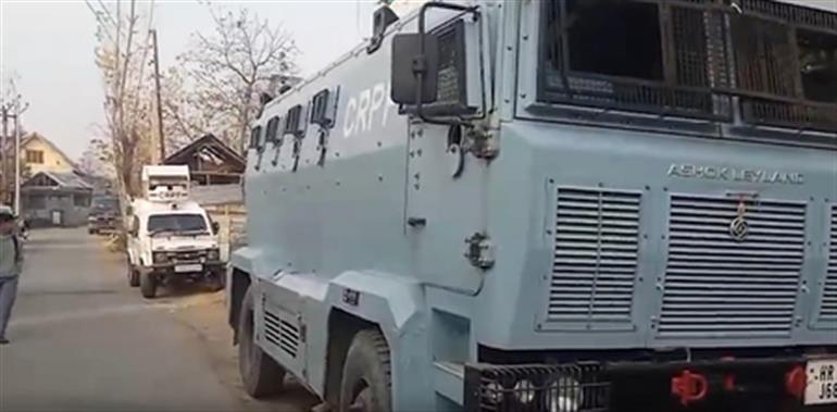 काउंटर-इंटेलिजेंस कश्मीर ने श्रीनगर, बडगाम और कुलगाम में कई ठिकानों पर छापे मारे