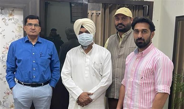 ਦੁਕਾਨਾਂ ਦਾ 8 ਲੱਖ ਰੁਪਏ ਦਾ ਕਿਰਾਇਆ ਜਾਅਲੀ ਰਸੀਦਾਂ ਰਾਹੀਂ ਵਸੂਲ ਕਰਨ ਦੇ ਦੋਸ਼ ਚ ਵਿਜੀਲੈਂਸ ਬਿਉਰੋ ਵੱਲੋਂ ਸਾਬਕਾ ਸਰਪੰਚ ਗ੍ਰਿਫਤਾਰ