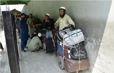 2,106 Afghan refugees return home from Iran