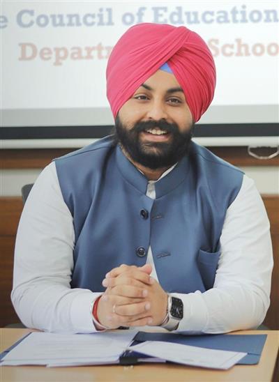 सरकारी और निजी शैक्षिक संस्थाएं स्कॉलरशिप न आने के कारण किसी भी विद्यार्थी को पेपर में बैठने से न रोकें : हरजोत सिंह बैंस