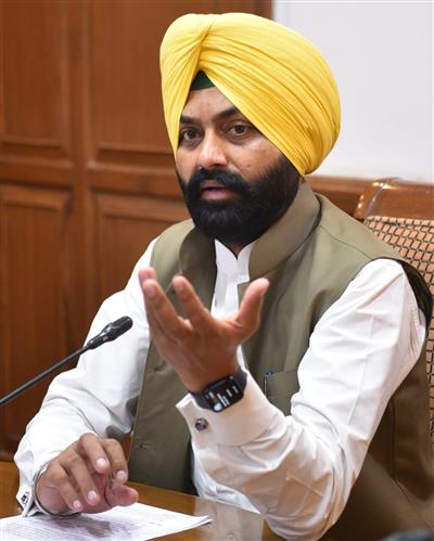ट्रांसपोर्ट मंत्री ने गाड़ियों की पासिंग पैंडैंसी दूर करने के लिए शनिवार को काम वाला दिन घोषित किया