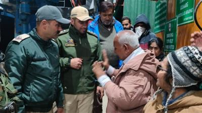 जम्मू-कश्मीर पुलिस ने कश्मीर के अफरवत में फंसे 250 पर्यटकों को बचाया