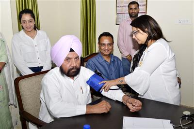 ਹਰਚੰਦ ਸਿੰਘ ਬਰਸਟ ਚੈਅਰਮੈਨ ਮੰਡੀ ਬੋਰਡ ਵੱਲੋਂ ਲਗਾਏ ਮੈਡੀਕਲ ਕੈਂਪ ਦਾ ਕੀਤਾ ਉਦਘਾਟਨ