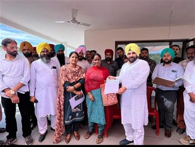 Cabinet Minister Harbhajan Singh distributed compensation checks to rain-affected victims at village Muchhal.