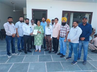 Punjab State Ministerial Services Union gave a demand letter to MLA Santosh Kataria
