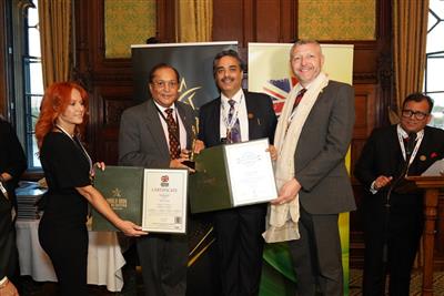 Dr. Hitender Suri facilitated with Bharat kirtimaan award in London