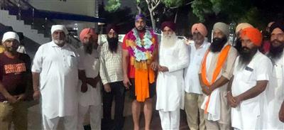 ਇੰਗਲੈਡ ਕਬੱਡੀ ਖੇਡ ਕੇ ਪਰਤੇ ਲੈਹਲੀ ਦੇ ਨੌਜਵਾਨ ਦਾ ਸਨਮਾਨ
