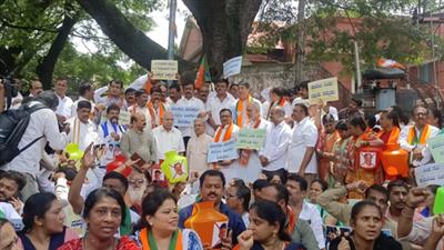 कावेरी विवाद: तमिलनाडु को पानी छोड़े जाने के विरोध में दक्षिण कर्नाटक के बेंगलुरु में विरोध प्रदर्शन
