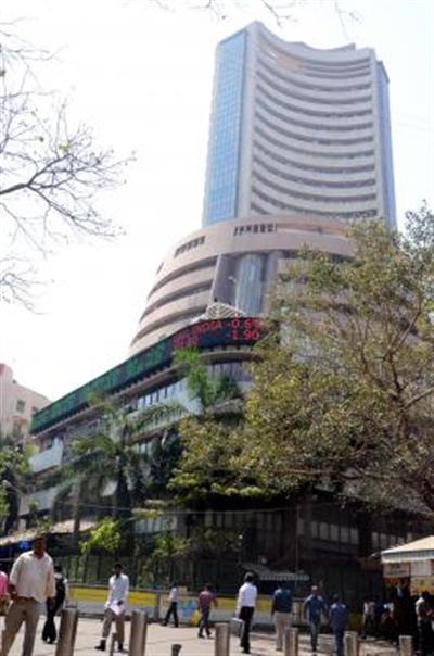 सेंसेक्स 66K अंक से नीचे आ गया