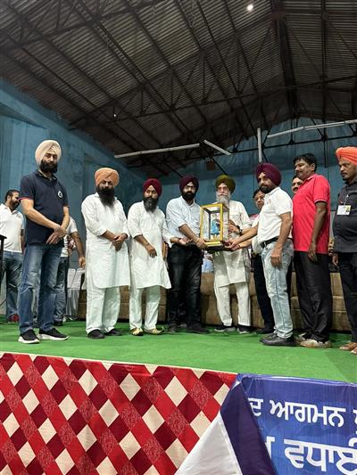 ਫਰੀਦ ਬੌਡਮਿੰਟਨ ਕਲੱਬ ਵੱਲੋਂ ਡਾ. ਗੁਰਇੰਦਰ ਮੋਹਨ ਸਿੰਘ ਅਤੇ ਗੁਰਜਾਪ ਸਿੰਘ ਸੇਖੋਂ ਦਾ ਸਨਮਾਨ