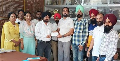 ਸਮਰਾਲਾ ਹਾਕੀ ਕਲੱਬ ਵੱਲੋਂ ਲੋੜਵੰਦ ਵਿਦਿਆਰਥਣਾਂ ਦੀ ਫ਼ੀਸ ਲਈ 15 ਹਜ਼ਾਰ ਦੀ ਰਾਸ਼ੀ ਦਿੱਤੀ