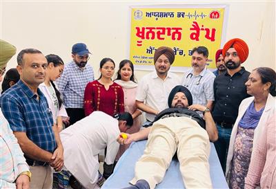 ਐਸ.ਡੀ.ਐਚ ਤਪਾ ਵਿਖੇ ਲਗਾਏ ਕੈਂਪ ਦੌਰਾਨ ਸਿਵਲ ਸਰਜਨ ਡਾ ਜਸਬੀਰ ਸਿੰਘ ਔਲਖ ਨੇ ਖ਼ੁਦ ਖੂਨਦਾਨ ਕਰਕੇ ਲੋਕਾਂ ਨੂੰ ਕੀਤਾ ਪ੍ਰੇਰਿਤ 