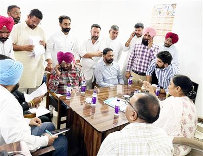 ਡਾ.ਬਲਜੀਤ ਕੌਰ ਵੱਲੋਂ ਬਿਜਲੀ ਦੀਆਂ ਸਮਸਿਆਵਾਂ ਦੇ ਹੱਲ ਲਈ ਐਡਵਰਡਗੰਜ  ਮਲੋਟ ਵਿਖੇ ਲਗਾਇਆ ਗਿਆ ਕੈਂਪ