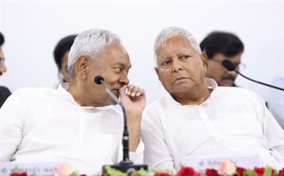 Lalu meets Nitish in Patna