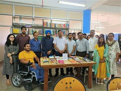 शहीद भगत सिंह की 116वीं जयंती के उपलक्ष्य में कॉलेज लाइब्रेरी ने एक विशेष पुस्तक प्रदर्शनी का आयोजन किया