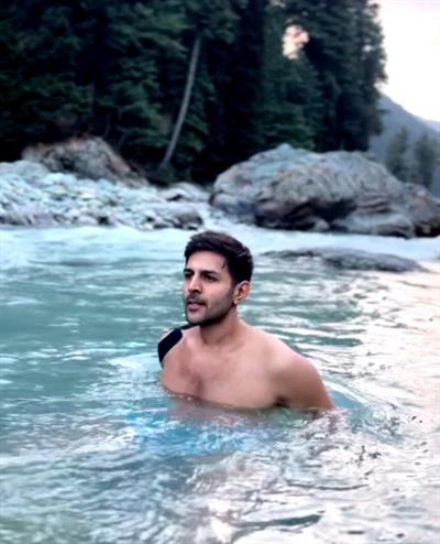 Kartik takes ice bath in Kashmir river to celebrate ‘Chandu Champion’ wrap