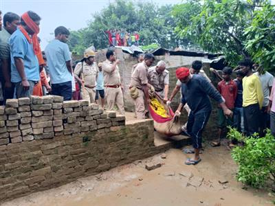 यूपी के देवरिया में जमीन विवाद में छह लोगों की हत्या