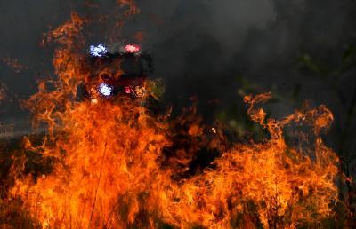 Warnings issued, house destroyed after major bushfires grip Aus state