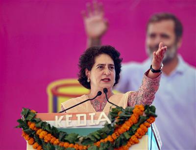 EC issues notice to Priyanka over remarks on PM Modi