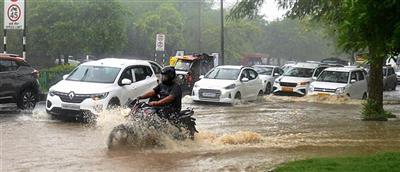Heavy rain with dark clouds in Chandigarh, weather changed due to active western disturbance.