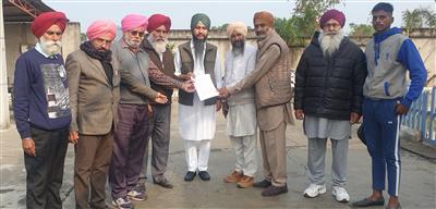  ਕੁਲ ਹਿੰਦ ਖੇਤ ਮਜ਼ਦੂਰ ਯੂਨੀਅਨ ਵੱਲੋਂ ਵਿਧਾਇਕ ਰਾਹੀਂ ਮੁੱਖ ਮੰਤਰੀ ਭਗਵੰਤ ਮਾਨ ਨੂੰ ਭੇਜਿਆ ਮੰਗ ਪੱਤਰ