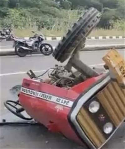 बिहार में दो आपस में भिड़े समूहों पर ट्रैक्टर चढ़ गया, पांच घायल
