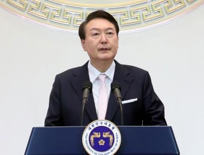 South Korean president's approval rating unchanged at 32%