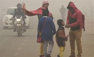 Air quality remains 'very poor', Delhi records min temp of 9.4