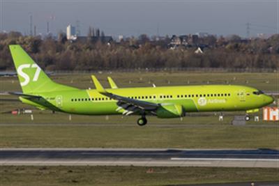 Passenger plane makes emergency landing in Russia due to engine fire