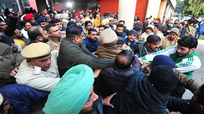 There was a commotion outside the Chandigarh Municipal Corporation office