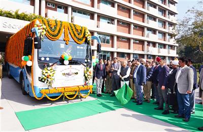 Governor of Punjab and Administrator UT Chandigarh, flagged off the bus to Ayodhya Dham