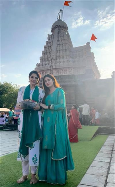 Raveena drops pics of her Trimbakeshwar Shiva temple visit with daughter
