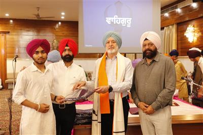 On the occasion of Baisakhi, Chancellor Dr. Zora Singh of Desh Bhagat University presents turbans