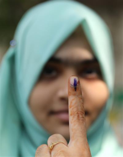 असम में पांच लोकसभा सीटों पर मतदान जारी