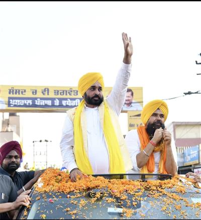 Mann campaigned for AAP candidate Malvinder Singh Kang in Ropar, thousands of people turned out in his road show
