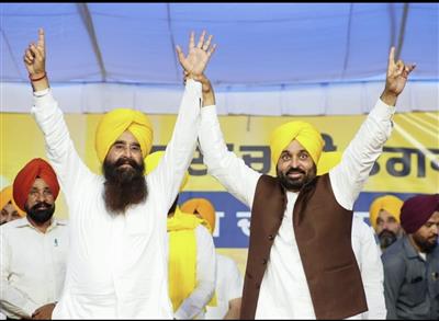Bhagwant Mann tore into Badals and Captain in Bathinda